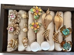 Vintage SCREWBACK EARRING Mixed Lot 8 Pair Textured Gold Enamel Faux Pearl +