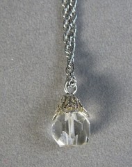 Vintage Fashion 14 1/2″ MONET Chain and Crystal Pendant Necklace 2.0g #C523
