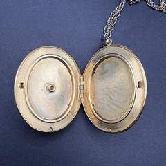 Vintage Floral Cameo Locket Pendant Necklace Gold Tone Chain Mid Century Style