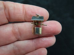 Vintage 1960’s Gold Plated Wishing Well Charm That Moves