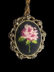Vtg Brooch Gold Needlework Pink Floral Rose Necklace 11.5″ Chain