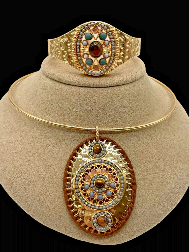 VTG Signed Boho Hammered Gold tone Faux gem Wire choker & hinged bracelet set