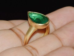 GIA CERTIFIED 5.25CT NATURAL EMERALD SOLID 18K GOLD SCULPTURAL BEZEL DESIGN RING