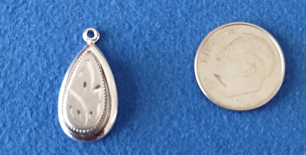 Vintage 2.46g Elegant Sterling Silver Pendant Hallmark R