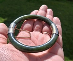Vintage Green Nephrite Jade Hinged Gold Tone Bangle Bracelet Push Lock