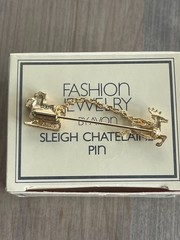 Vintage Avon Santa Sleigh ~ Reindeer Christmas Gold Tone Stick Pin~1983~NOS