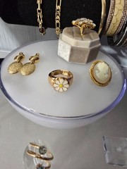 Elegant, Nice Gold/Silver Tone Jewelry Lot Some Signed