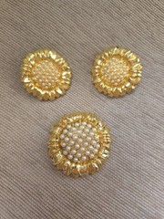 Modo Flower Brooch Pin & Clip-On Earrings Set Gold Tone Faux Pearl White Round