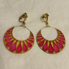 Vintage hot pink hoop earrings Gold wire teardrop petals round MOD groovy hoops
