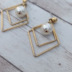 Vintage Earrings for Pierced Ears Gold Tone & Faux Pearl – Fair Condition