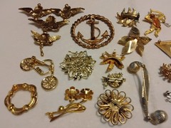 VARIETY OF VINTAGE BROOCHES LOT 21PC wear, repair, parts