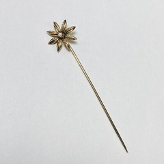 Victorian 10K Yellow Gold Flower 0.10ct Diamond 62mm Stick Pin 1.88g