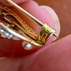 Antique 10K yellow gold red stone & seed pearl brooch pin 2.0 grams