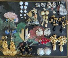 VINTAGE LOT 18 PAIRS OF COSTUME EARRINGS + OTHER JEWELRY ASSORTMENT-NICE