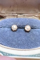 LOVELY Vintage 14 Kt. Yellow Gold Lustrous White Round Pearl Stud Earrings