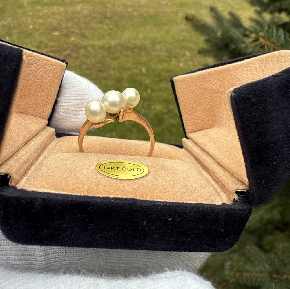 Vtg.10K Solid Yellow Gold ring High Luster 5.2mm to 6.1mm Pearls Ring ,Sz:9.5