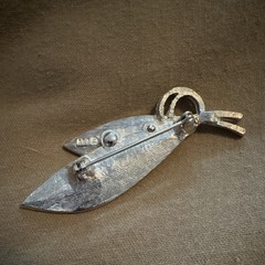 Vintage Mode Art Leaf Brooch Pin, silver tone, 2 in