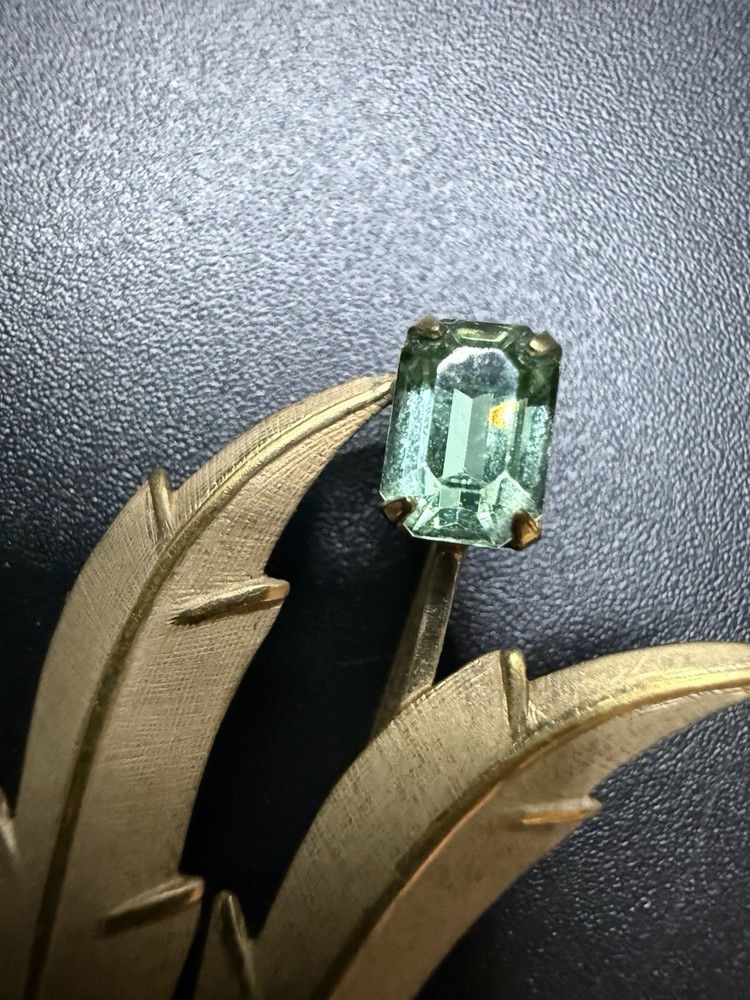An Elegant Gold Filled Brooch w/ Gorgeous Green “Gem” ~ 1/20 14k Gold Filled dce