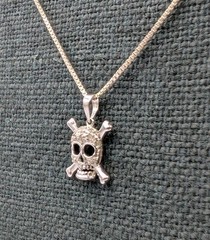 By Marsala Mfg Vtg Sterling 925 Diamond Skull Crossbone Pendant 16″ Box Necklace