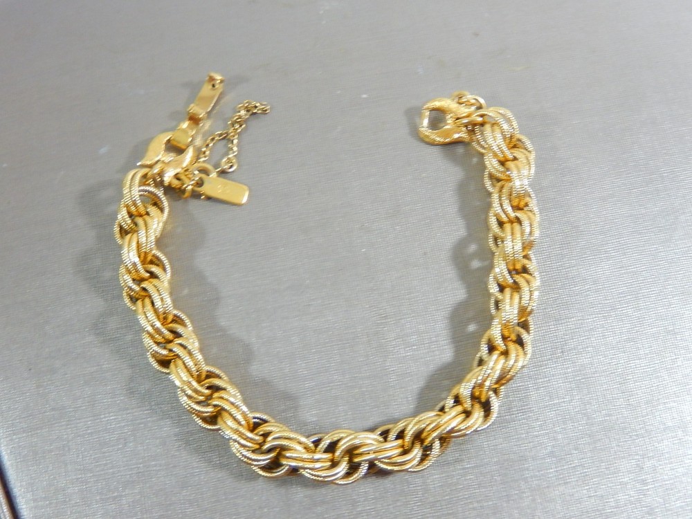 VTG MONET CHUNKY TEXTURED GOLD TONE MULTI LINK 7.5″ BRACELET W SAFETY CHAIN