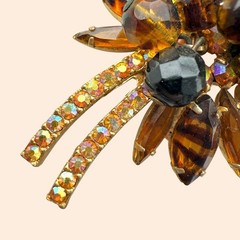 BOOK PIECE JULIANA D&E TORTOISE STRIPED RHINESTONE BEADS CHA CHA LEAF BROOCH