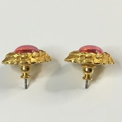 Vintage Trifari Gold Circle Leaf Earrings Pink Gold Tone Pierced Laurel Leaves
