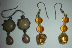 LOT 22 PAIRS VINTAGE EARRINGS PIERCED DANGLE DROP BEADED STONE GLASS COLORFUL