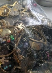 2 Pounds Jewelry Costume Vintage Mix LBS necklaces bracelets pins rings etc lbs