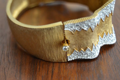 Vintage CIRO Inset White/Clear Crystal Rhinestone Bracelet Bangle Gold Tone READ