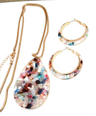 Vtg 80s Gold Tone Multi Color Resin Teardrop 29 In Necklace w Matching Earrings