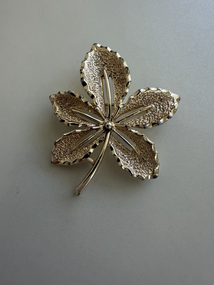 VTG Sarah Coventry “Ivy” Leaf Brooch Gold Tone Signed Pin