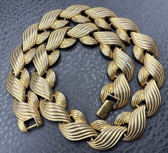 Napier 80s Signed Gold Tone Ribbed Link Necklace Vintage 17” Runway
