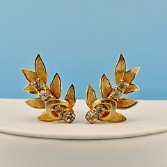 Vintage Rhinestone Earrings Gold Tone Leaf Branch Climber Clip On Dimensional