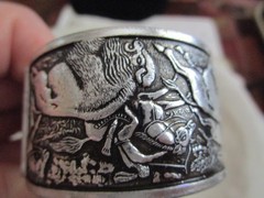 VTG Hinged Aluminum Clamper bracelet Buffalo Hunt Native OCT25-4