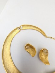 Anne Klein Collar Necklace & Earrings Satin Brushed Gold Tone Chunky Runway Read
