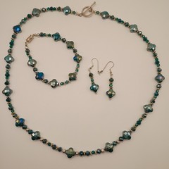 Vintage Style Teal Peacock Iridescent Faceted Crystal Clover Jewelry Set
