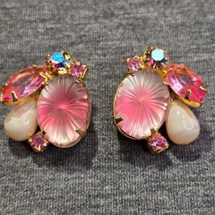 VTG Pink Molded Glass Pillow Rhinestone Brooch & Clip-On Earrings Set Juliana?
