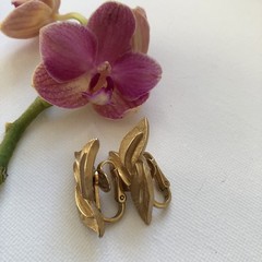 Vintage Crown Trifari Brushed Gold-tone Leaf Clip-on Earrings