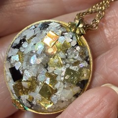 Vintage 12k Yellow Gold Filled Lucite Gold Fleck Confetti GF Pendant Necklace