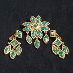 Vintage Celebrity Brooch Earring Set Gold Tone Green Clip On Dangles 2.25″