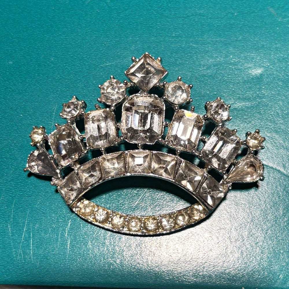 Vintage 1950s Silver-Tone Clear Rhinestone Tiara Brooch Pin Baguette