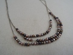 LIZ CLAIRBORNE Silvertone Gray Pink Bead Necklace (B21)