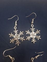 New 3 Pair Silvertone Snowflake Pierced Earrings 1 Inch Long