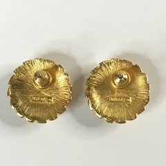 Vintage Trifari Gold Circle Leaf Earrings Pink Gold Tone Pierced Laurel Leaves