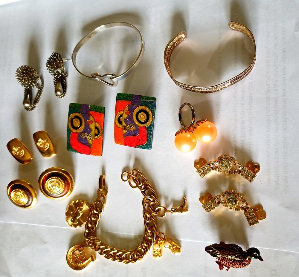 Vintage MIXED JEWELRY LOT EARRINGS,PIN,BRACELETS