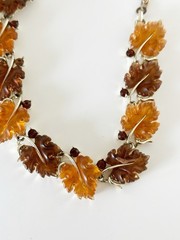 Vintage LISNER Jelly Lucite Leaf Necklace Orange Brown Molded Leaves Gold Tone