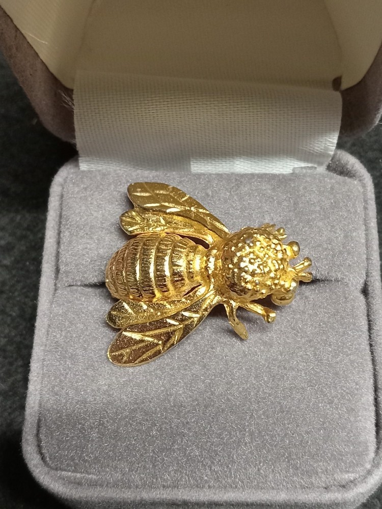 Vintage Les Bernard Bee Brooch/Pin