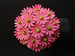 Vintage Retro Mod 60’s Pink & Green Enamel Metal Domed Daisy Bouquet Pin Brooch