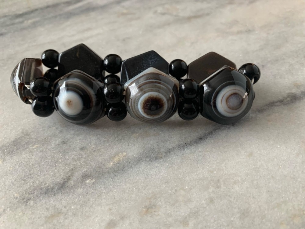 Sardonyx Eye Hexagon and Black Onyx beads 0.75”W, 2.25″ Bracelet 46