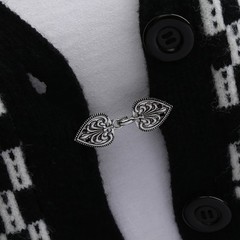 Vintage Cardigan Clip Sweater Shawl Clasp– Retro Zinc Alloy Cape Collar Fastener